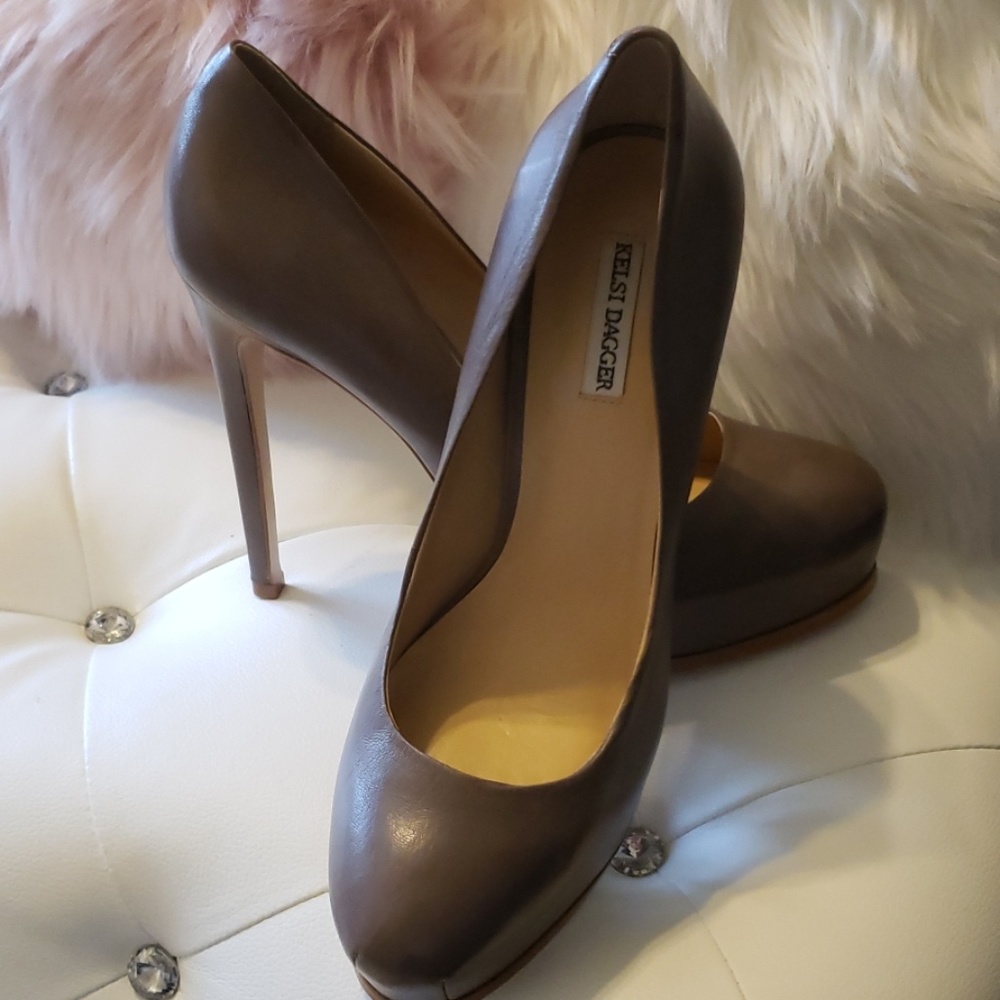 KELSI DAGGER PUMPS